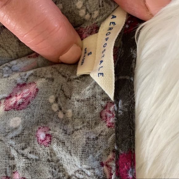 Aeropostale gray peplum top with floral pattern S - Picture 4 of 5